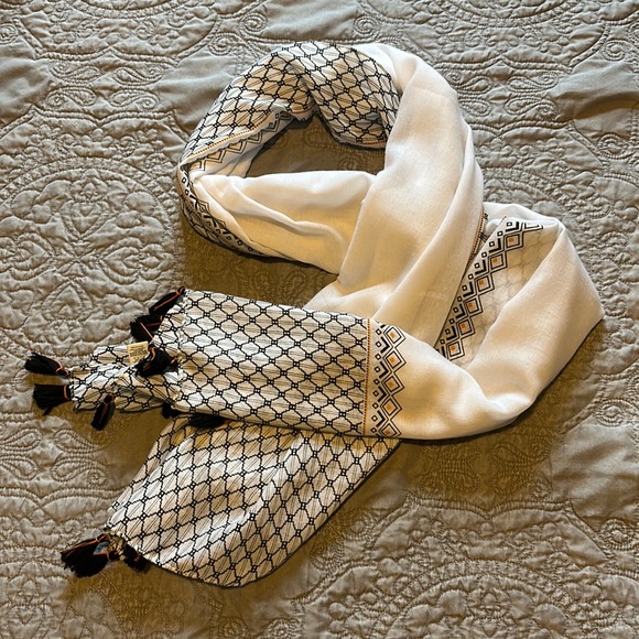 Scarf - Picture 2 of 3